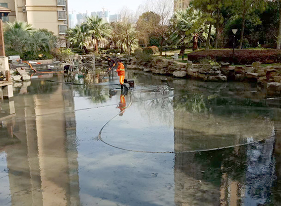 天台景观池淤泥清理